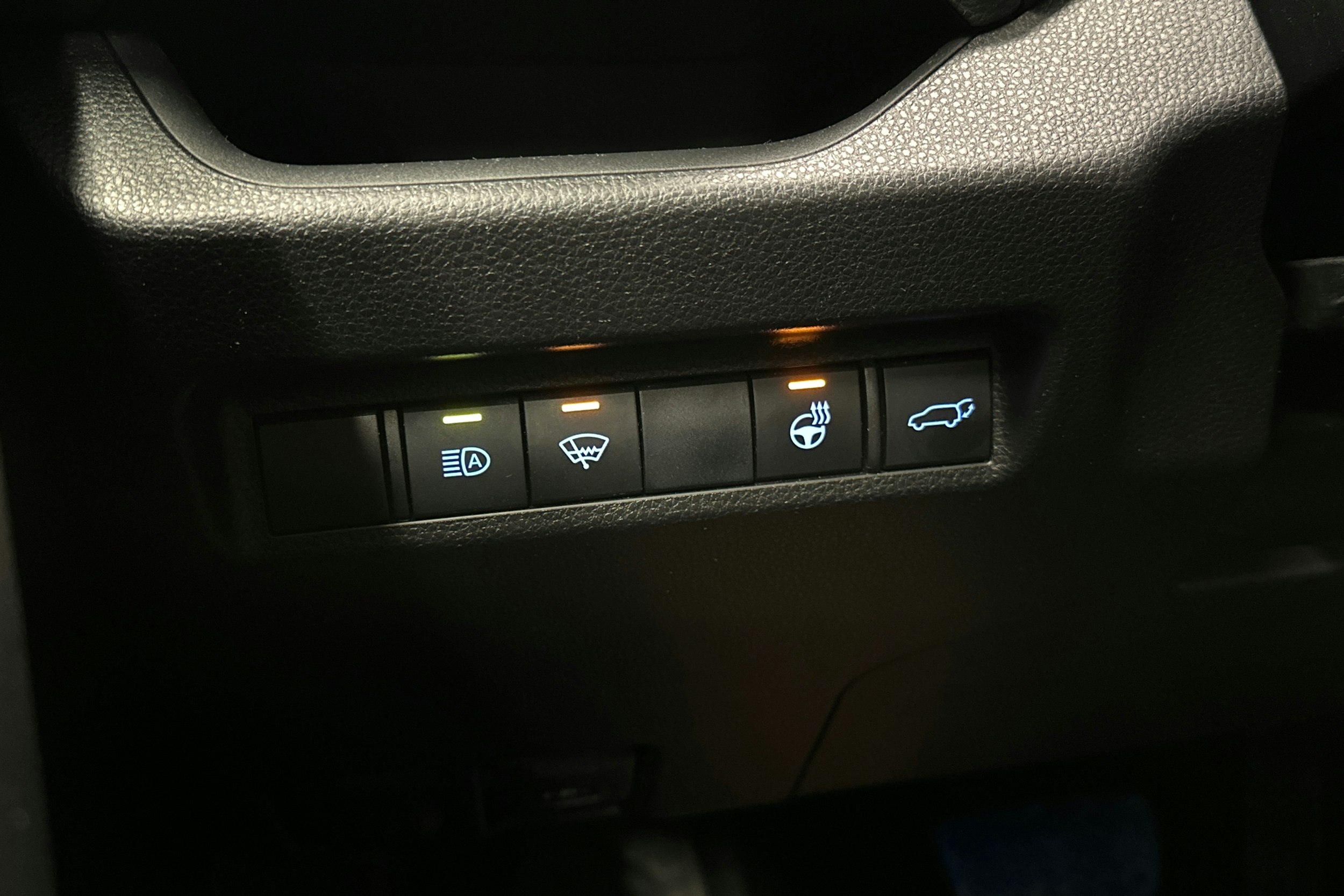 met. musta Toyota RAV4 2021 kuva 20.