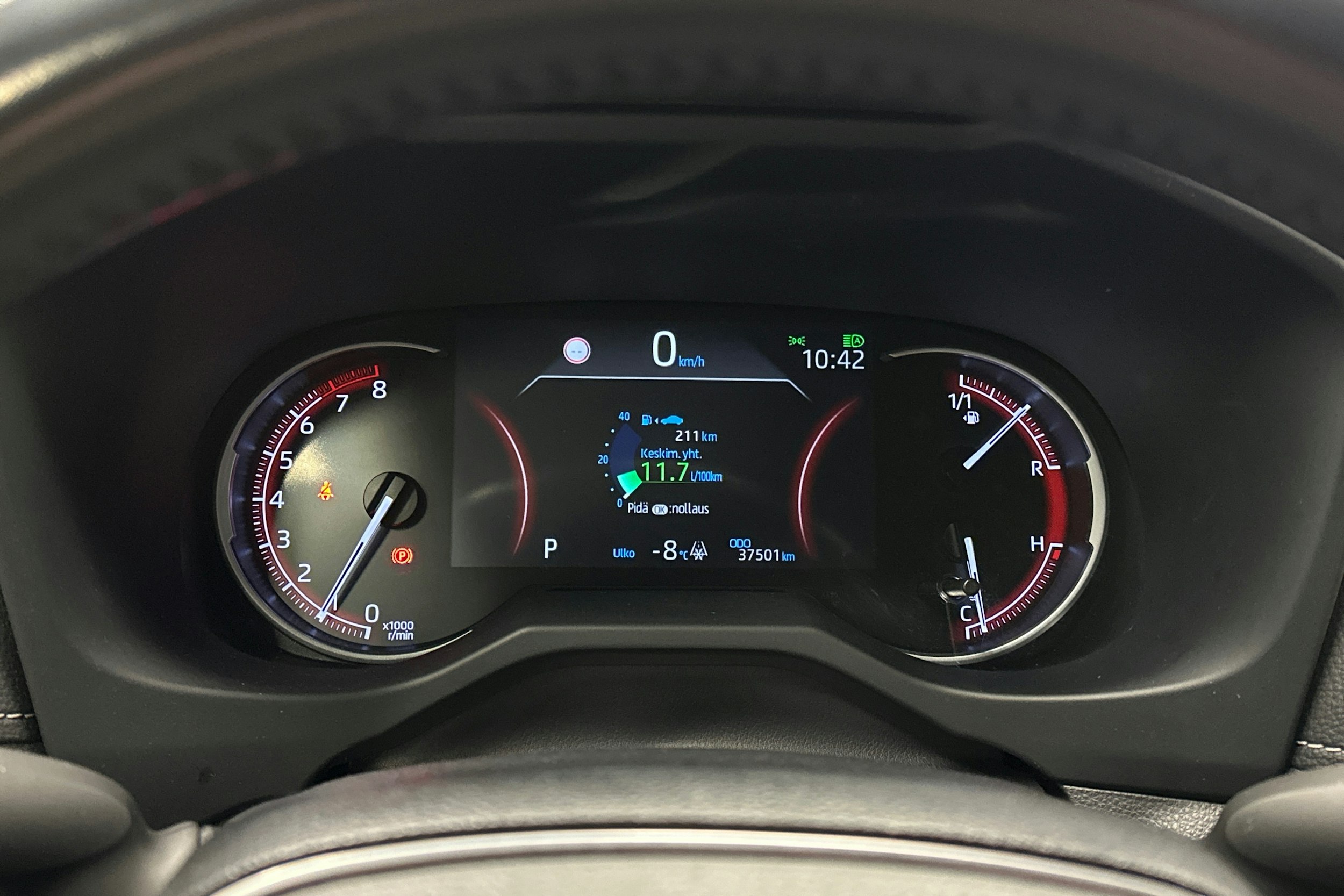 met. musta Toyota RAV4 2021 kuva 21.