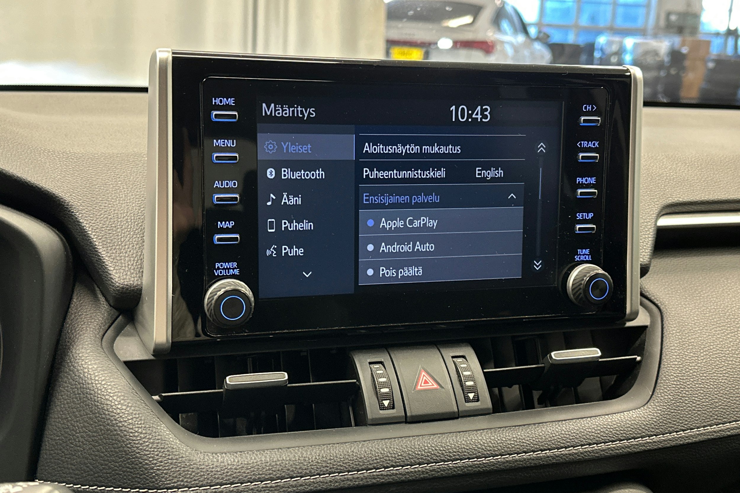 met. musta Toyota RAV4 2021 kuva 24.