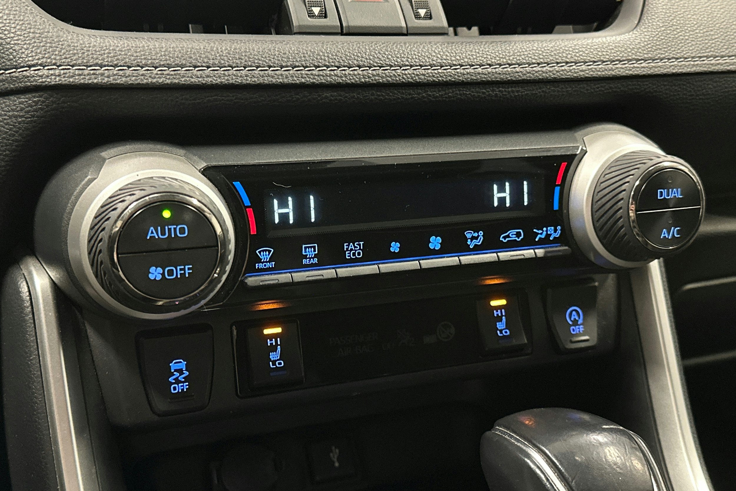 met. musta Toyota RAV4 2021 kuva 26.