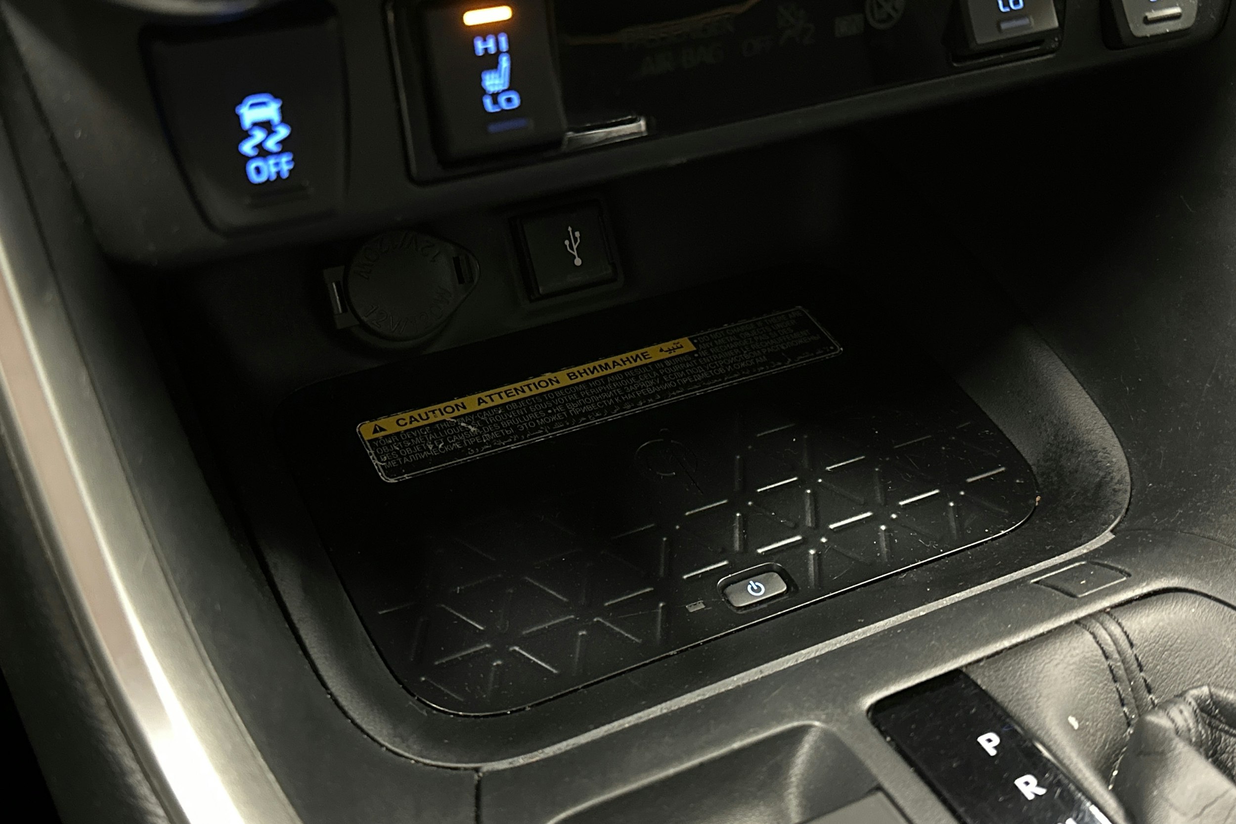 met. musta Toyota RAV4 2021 kuva 27.