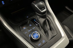 met. musta Toyota RAV4 2021 kuva 28.