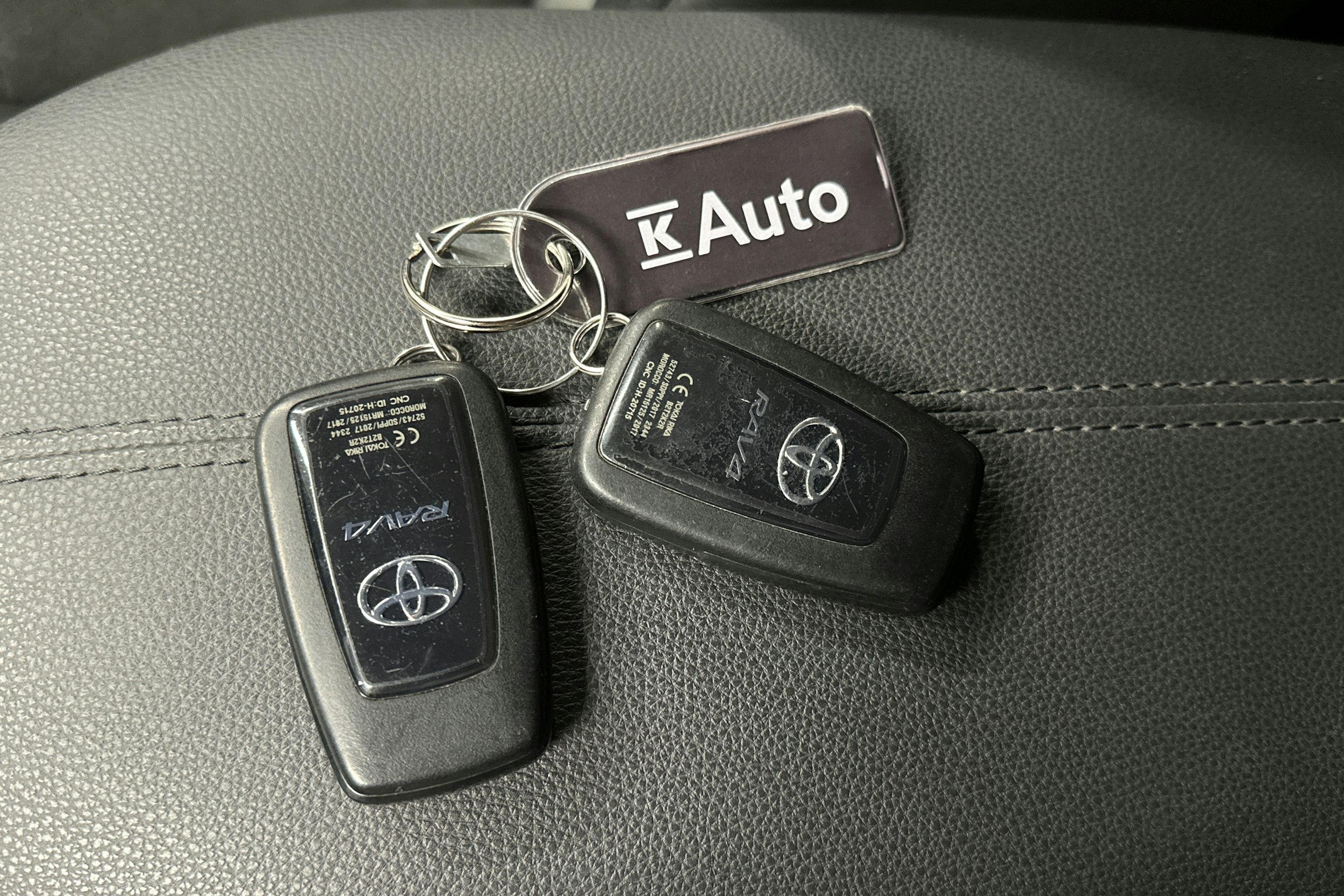 met. musta Toyota RAV4 2021 kuva 29.