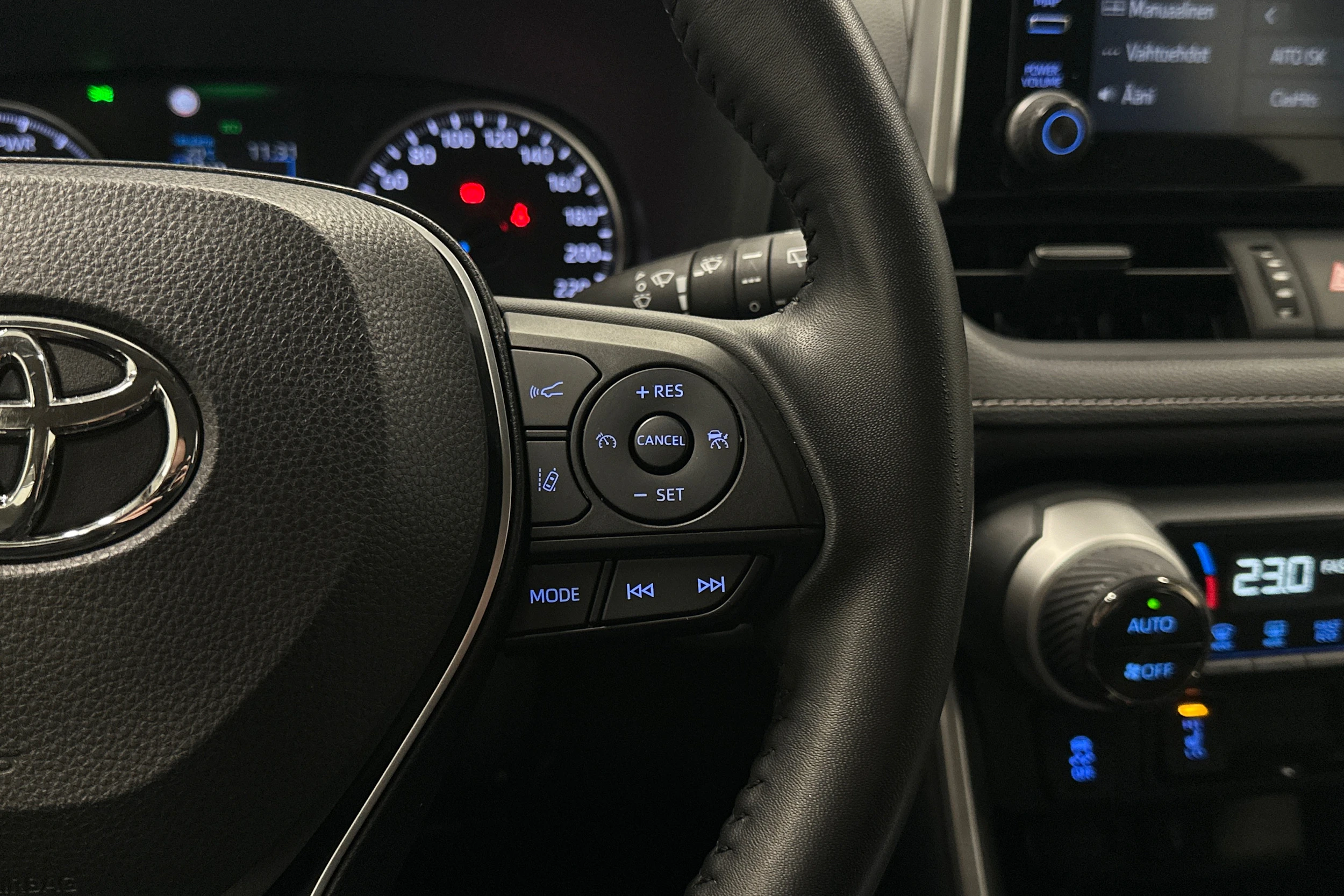 vihreä Toyota RAV4 2021 kuva 12.