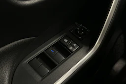 vihreä Toyota RAV4 2021 kuva 14.