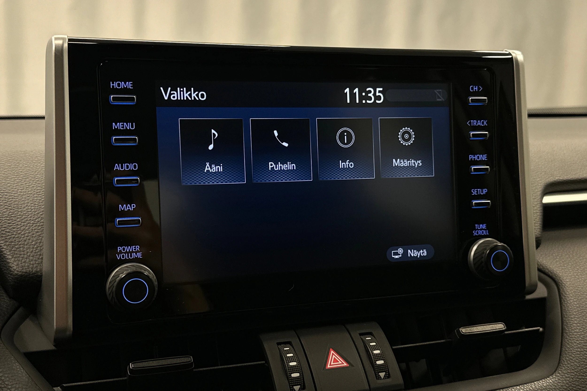 vihreä Toyota RAV4 2021 kuva 17.