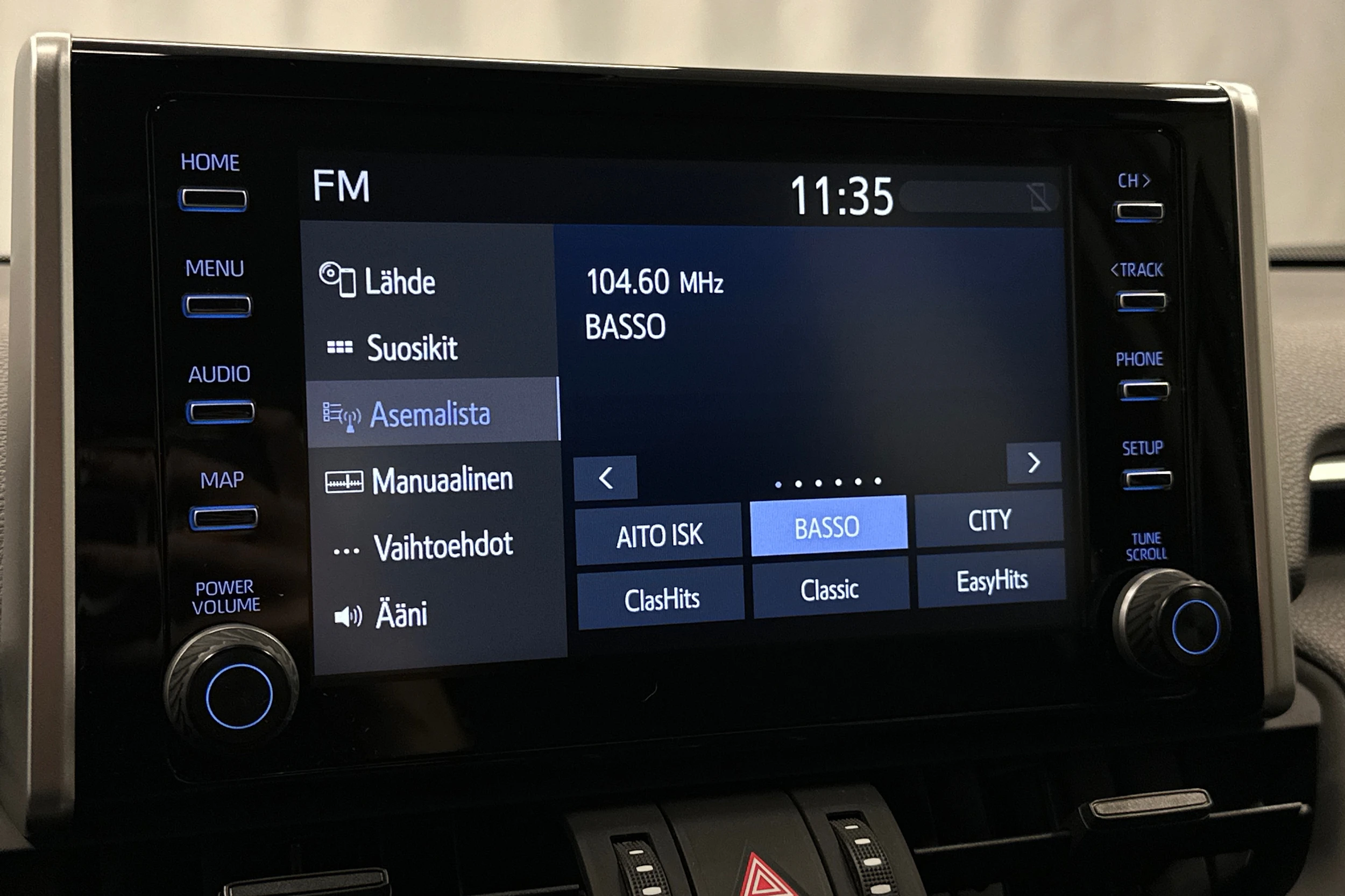 vihreä Toyota RAV4 2021 kuva 18.