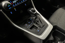 vihreä Toyota RAV4 2021 kuva 24.