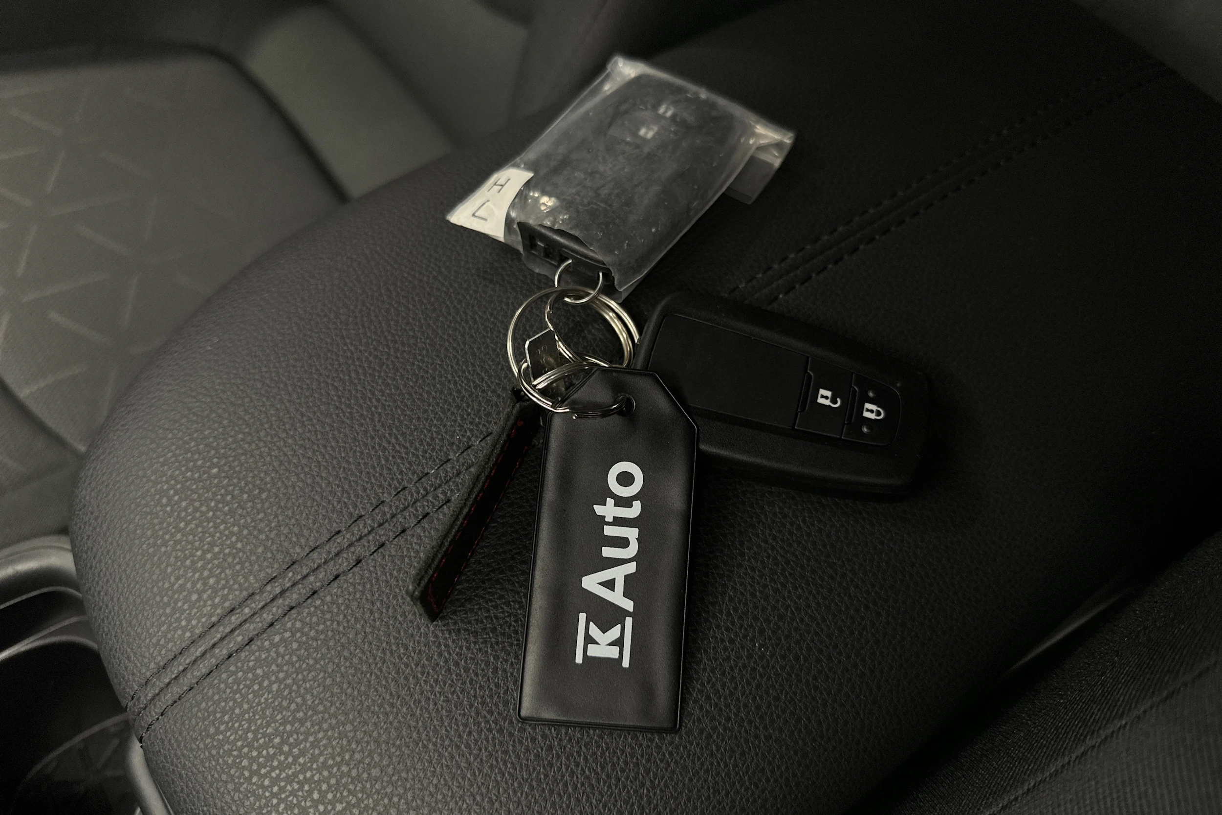 vihreä Toyota RAV4 2021 kuva 29.