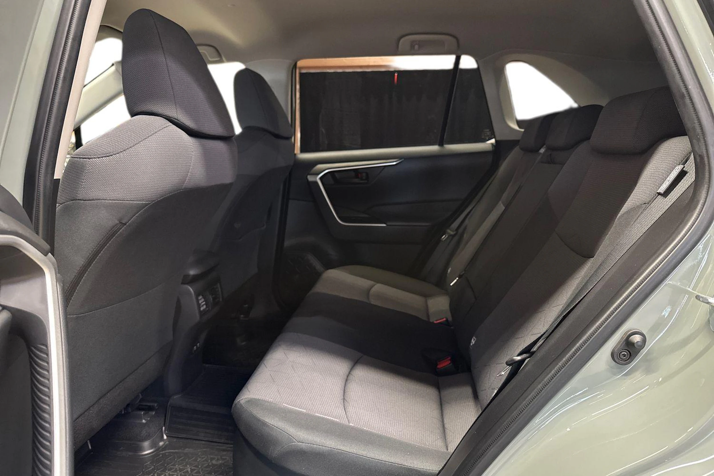 vihreä Toyota RAV4 2021 kuva 8.