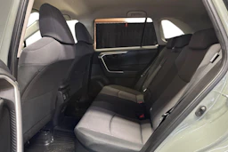 vihreä Toyota RAV4 2021 kuva 8.