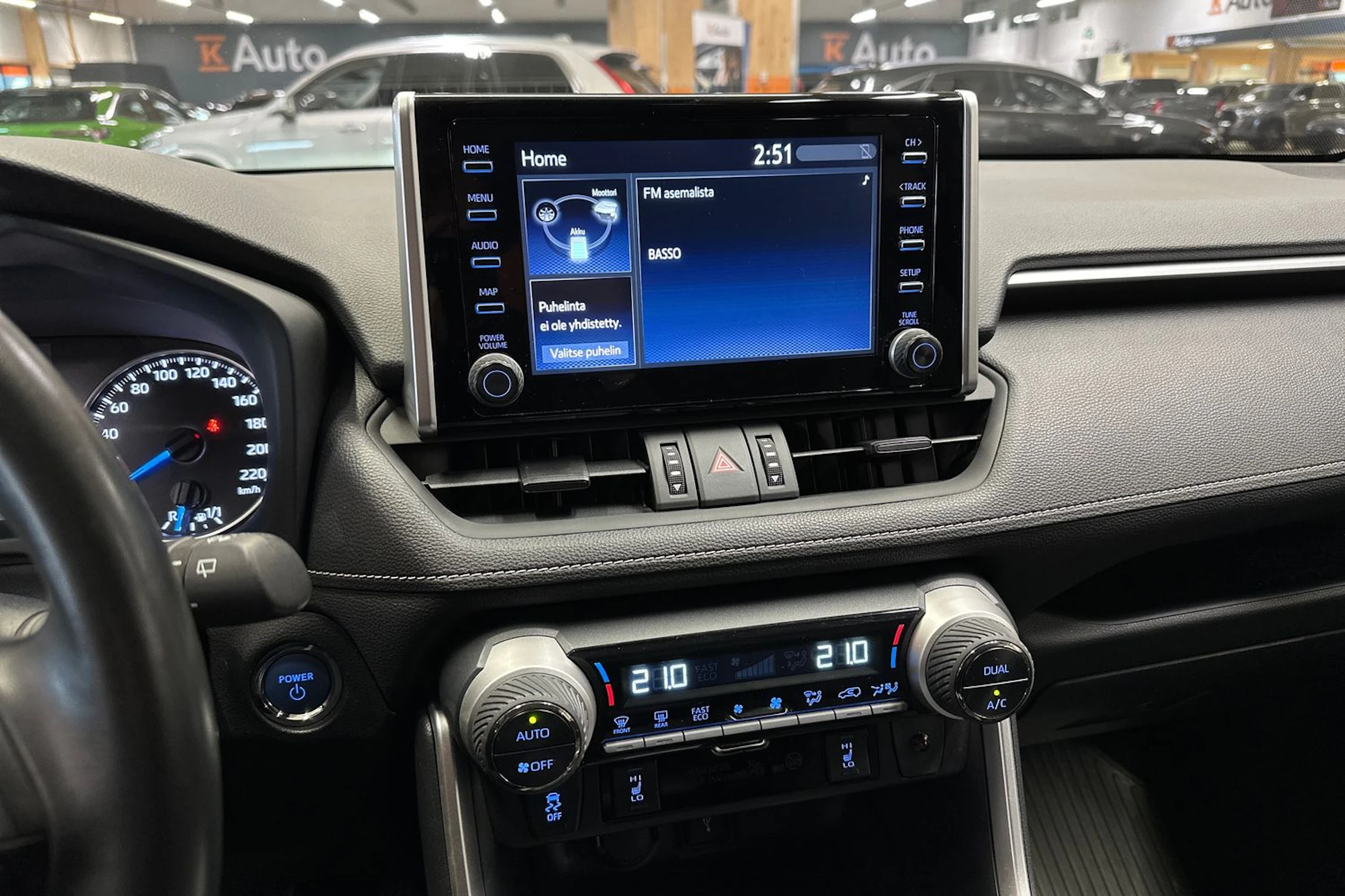 vihreä Toyota RAV4 2021 kuva 14.