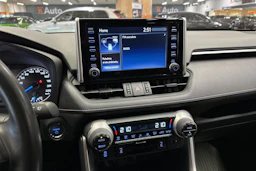 vihreä Toyota RAV4 2021 kuva 14.