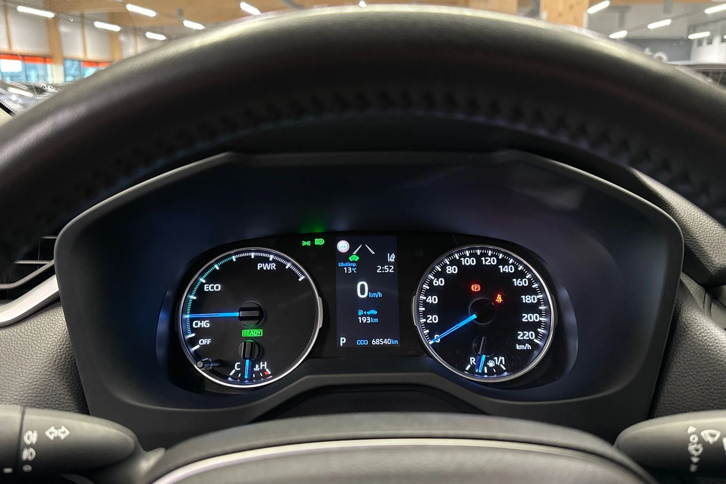 vihreä Toyota RAV4 2021 kuva 17.