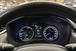 vihreä Toyota RAV4 2021 kuva 17.