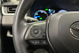 vihreä Toyota RAV4 2021 kuva 18.