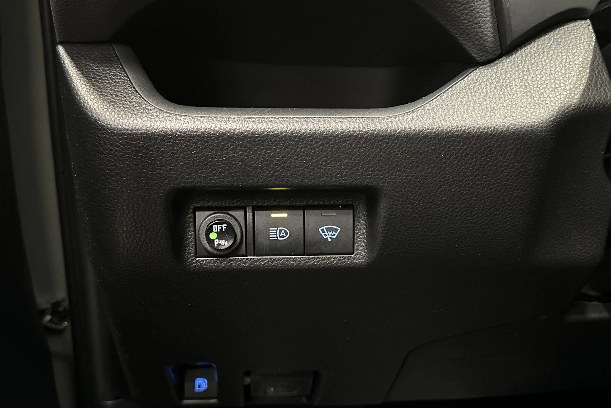 vihreä Toyota RAV4 2021 kuva 20.