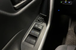 vihreä Toyota RAV4 2021 kuva 21.