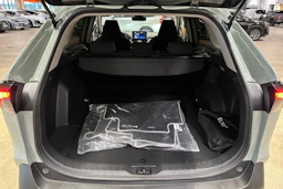 vihreä Toyota RAV4 2021 kuva 22.