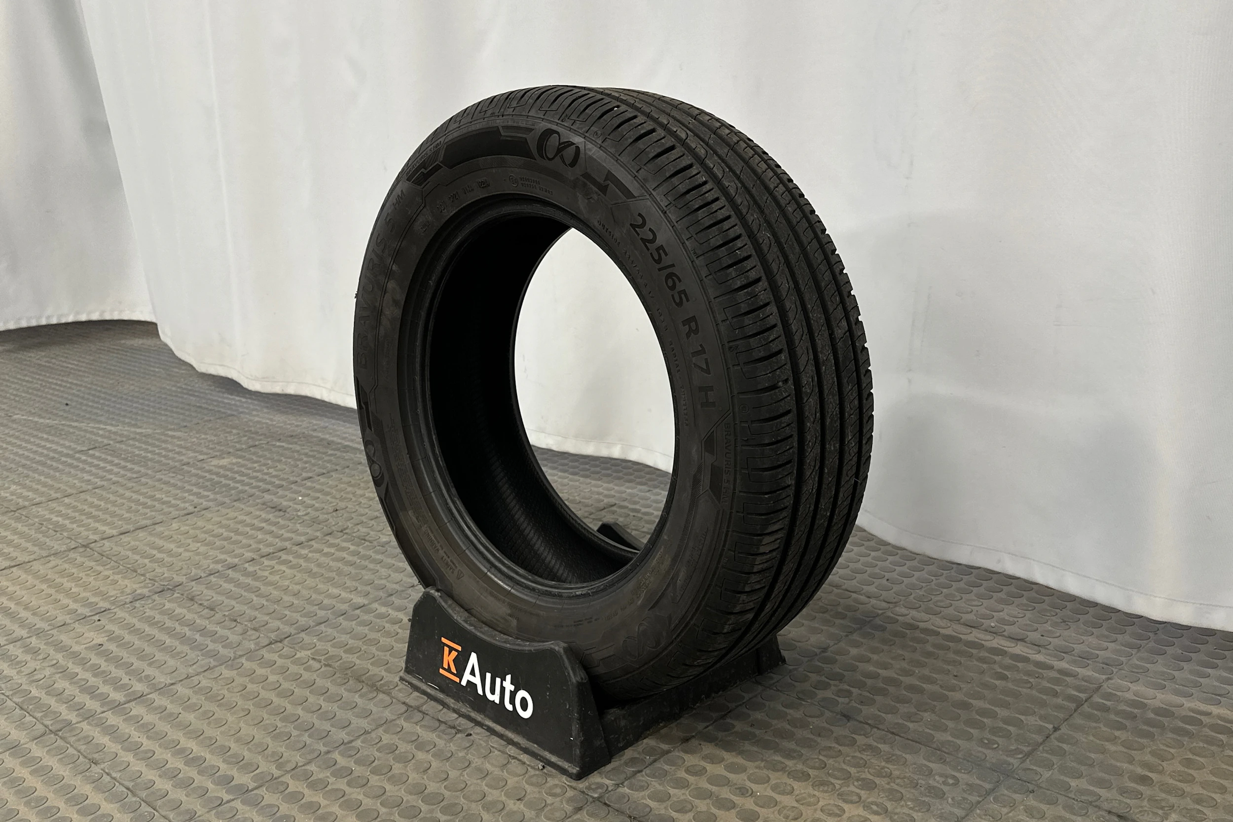 harmaa Toyota RAV4 2021 kuva 10.