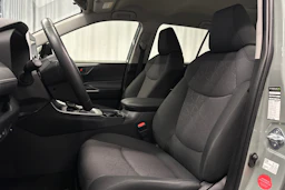 harmaa Toyota RAV4 2021 kuva 12.