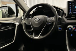 harmaa Toyota RAV4 2021 kuva 13.