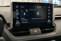 harmaa Toyota RAV4 2021 kuva 18.