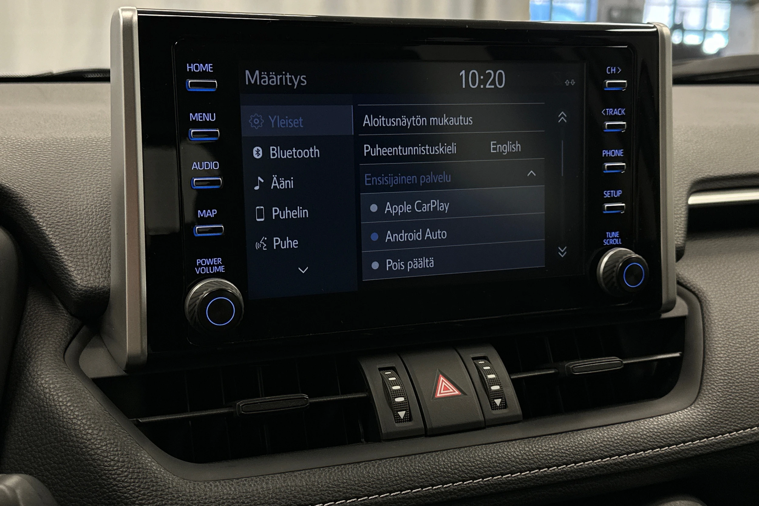 harmaa Toyota RAV4 2021 kuva 19.