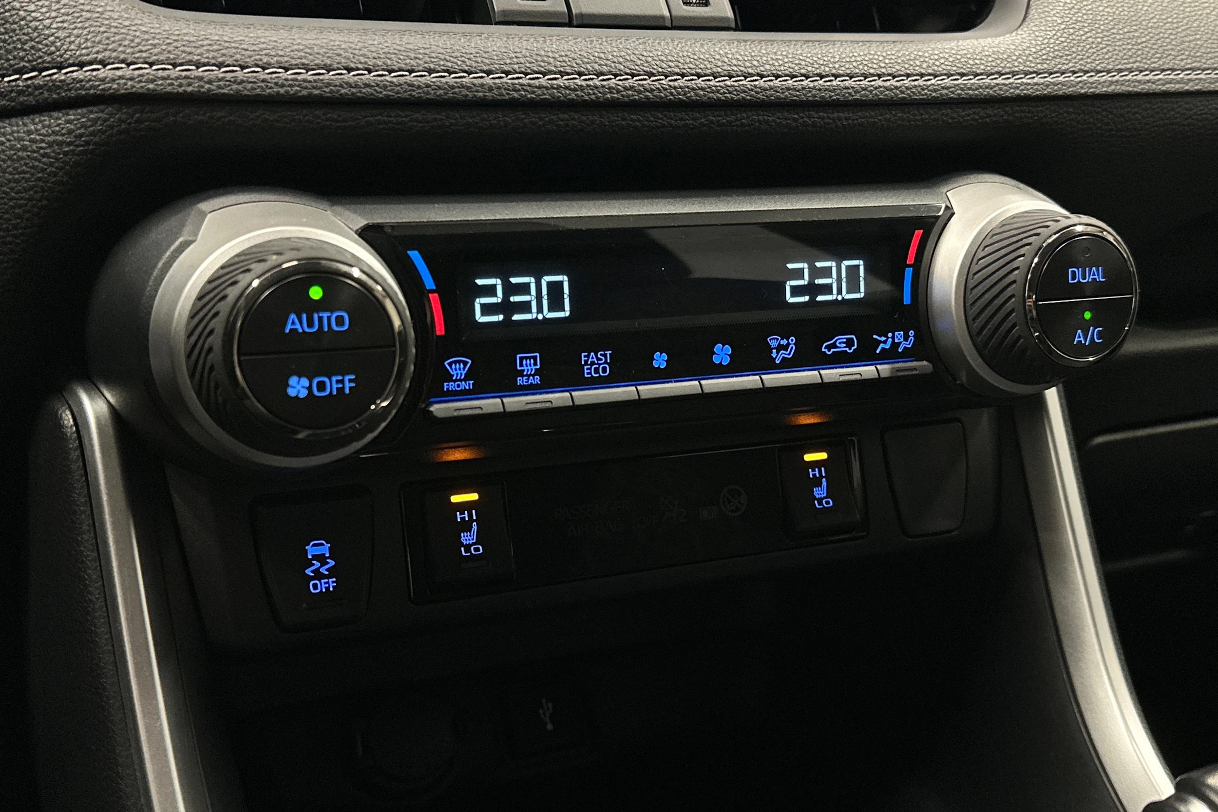 harmaa Toyota RAV4 2021 kuva 21.