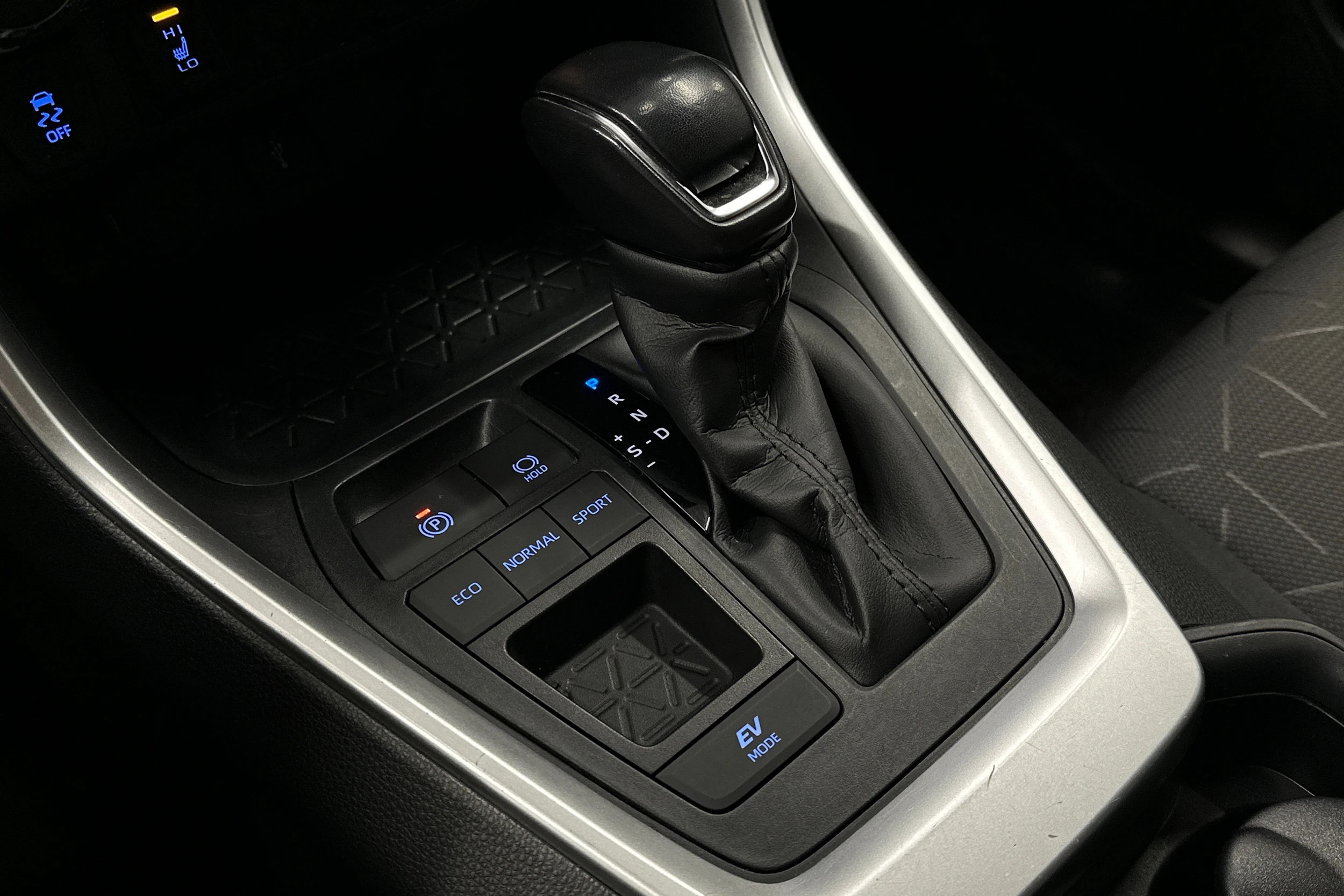 harmaa Toyota RAV4 2021 kuva 22.