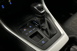 harmaa Toyota RAV4 2021 kuva 22.