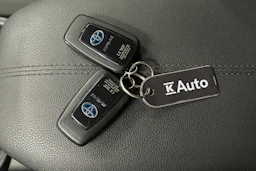 harmaa Toyota RAV4 2021 kuva 23.