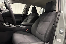 vihreä Toyota RAV4 2021 kuva 13.