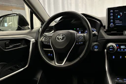 vihreä Toyota RAV4 2021 kuva 14.