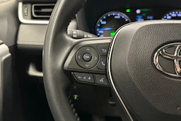 vihreä Toyota RAV4 2021 kuva 15.