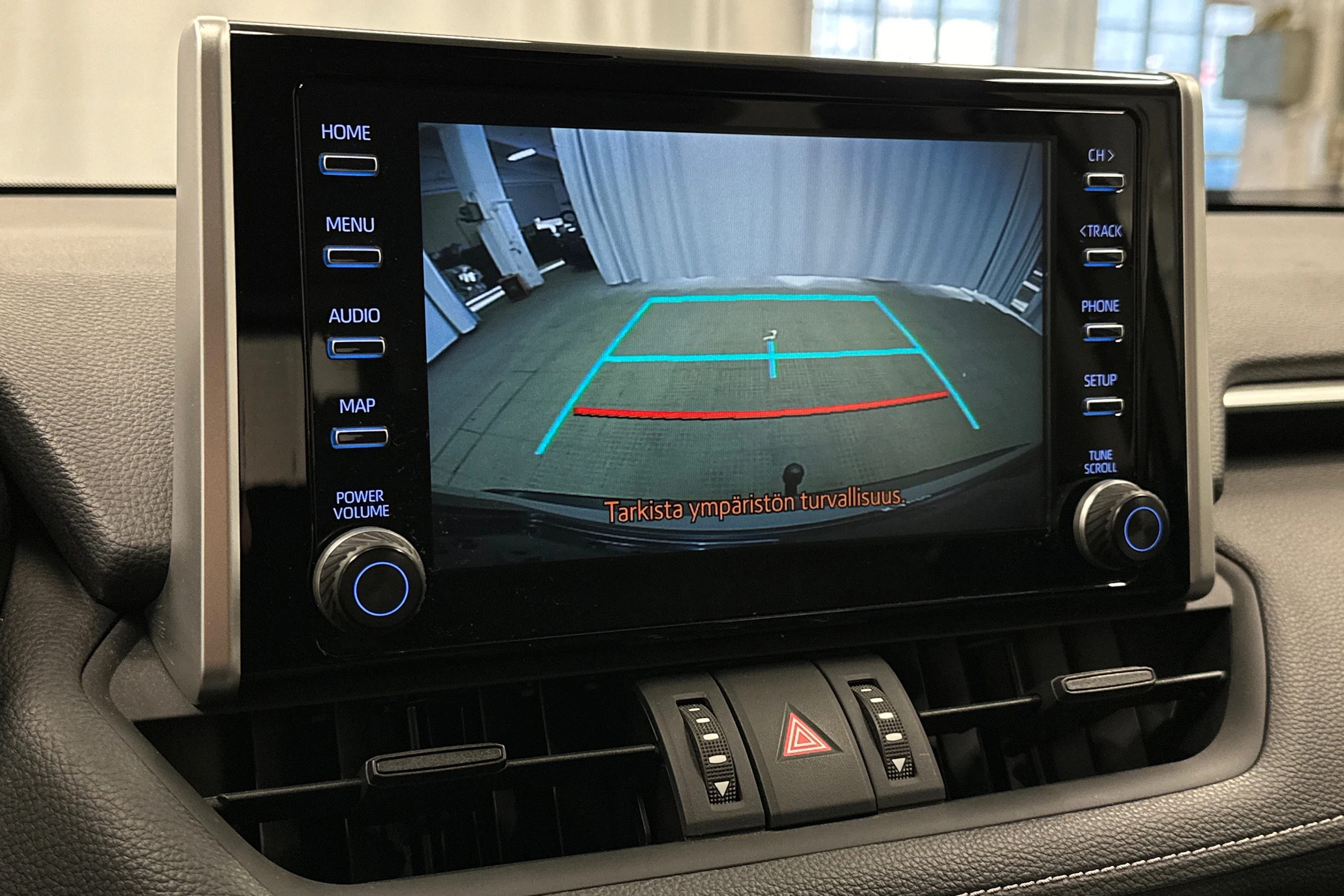 vihreä Toyota RAV4 2021 kuva 21.