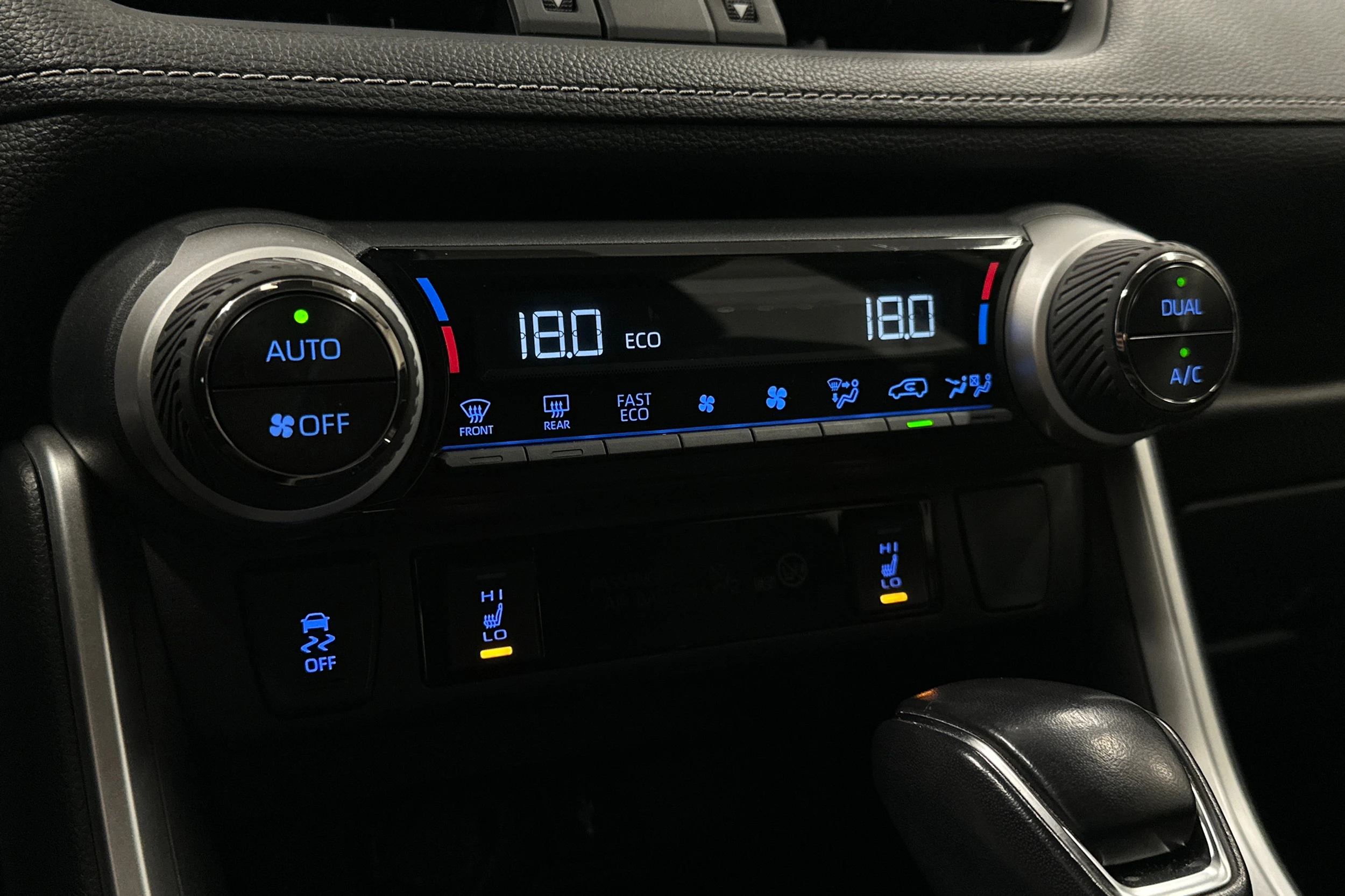 vihreä Toyota RAV4 2021 kuva 22.