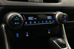 vihreä Toyota RAV4 2021 kuva 22.