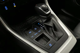 vihreä Toyota RAV4 2021 kuva 23.