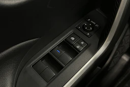 vihreä Toyota RAV4 2021 kuva 24.