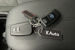 vihreä Toyota RAV4 2021 kuva 25.