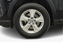 musta Toyota RAV4 2021 kuva 9.