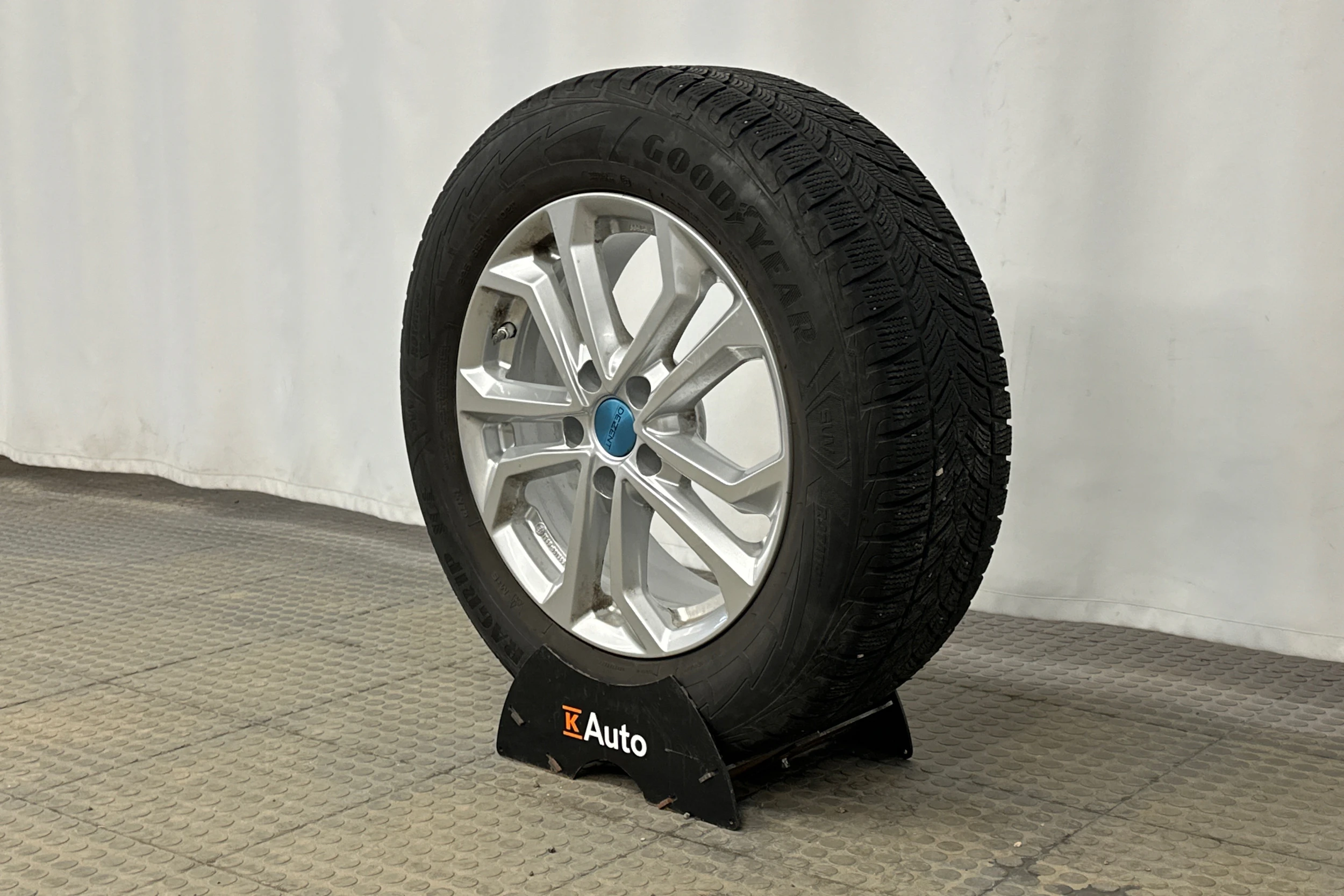 musta Toyota RAV4 2021 kuva 10.