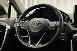 musta Toyota RAV4 2021 kuva 14.