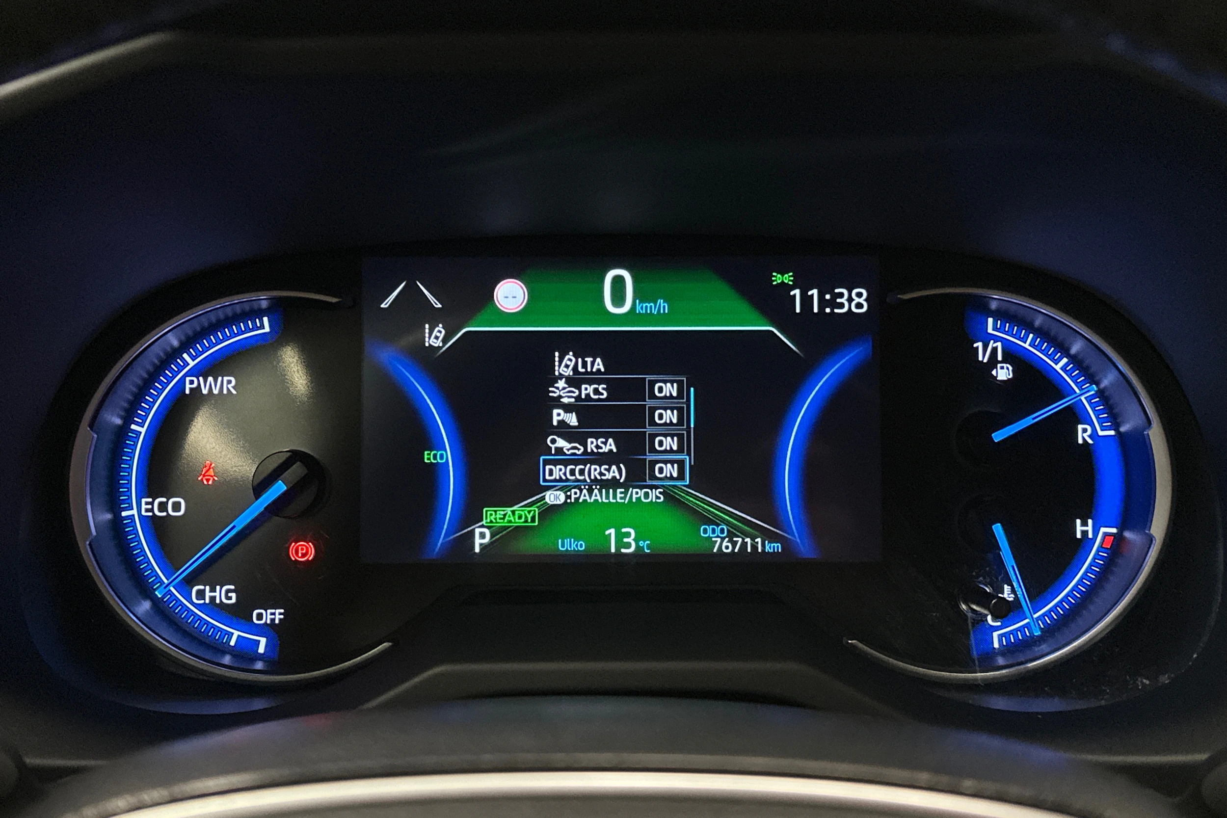 musta Toyota RAV4 2021 kuva 17.