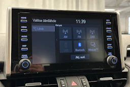 musta Toyota RAV4 2021 kuva 18.