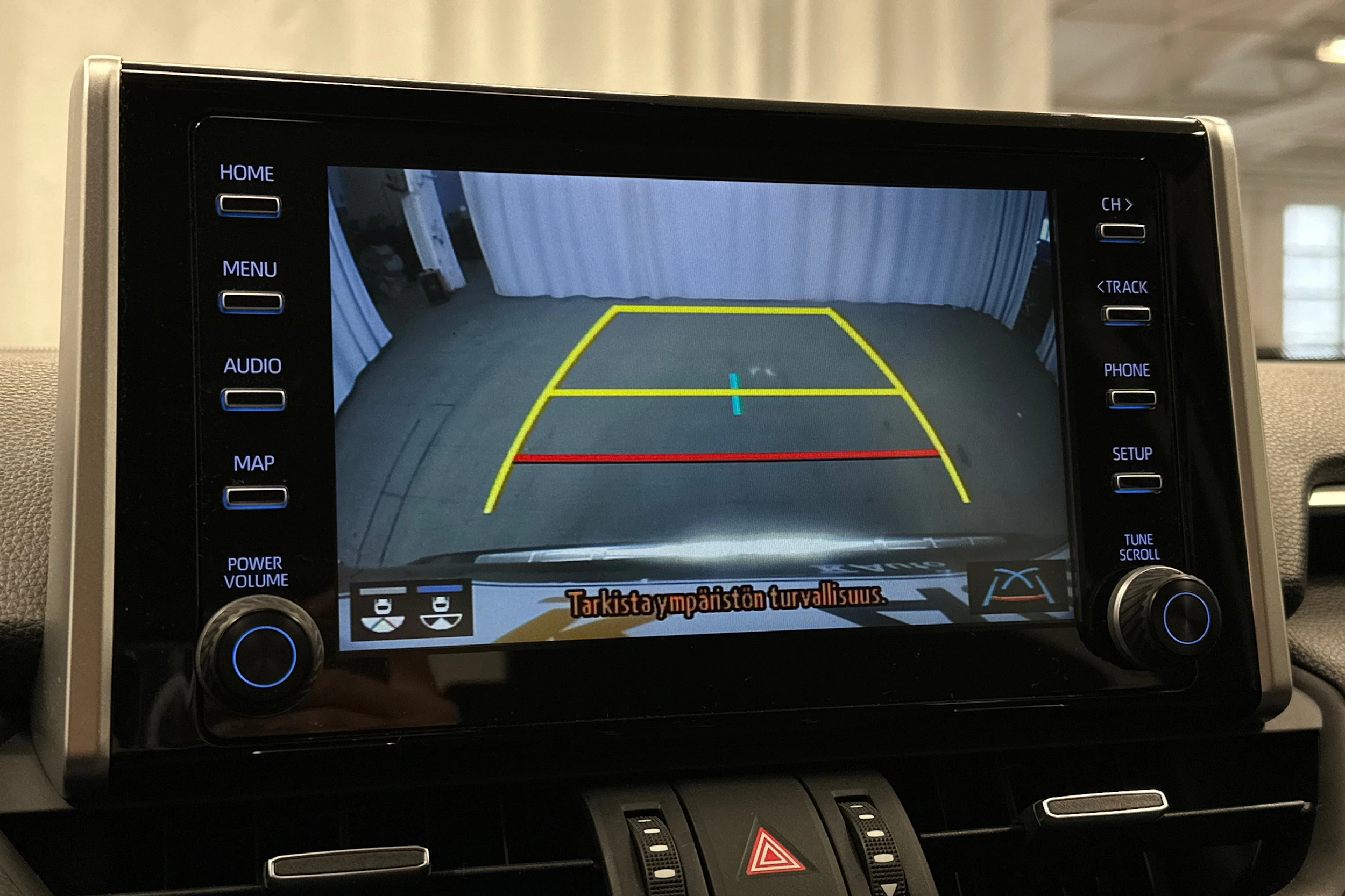 musta Toyota RAV4 2021 kuva 19.