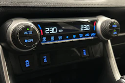 musta Toyota RAV4 2021 kuva 20.