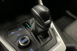 musta Toyota RAV4 2021 kuva 21.