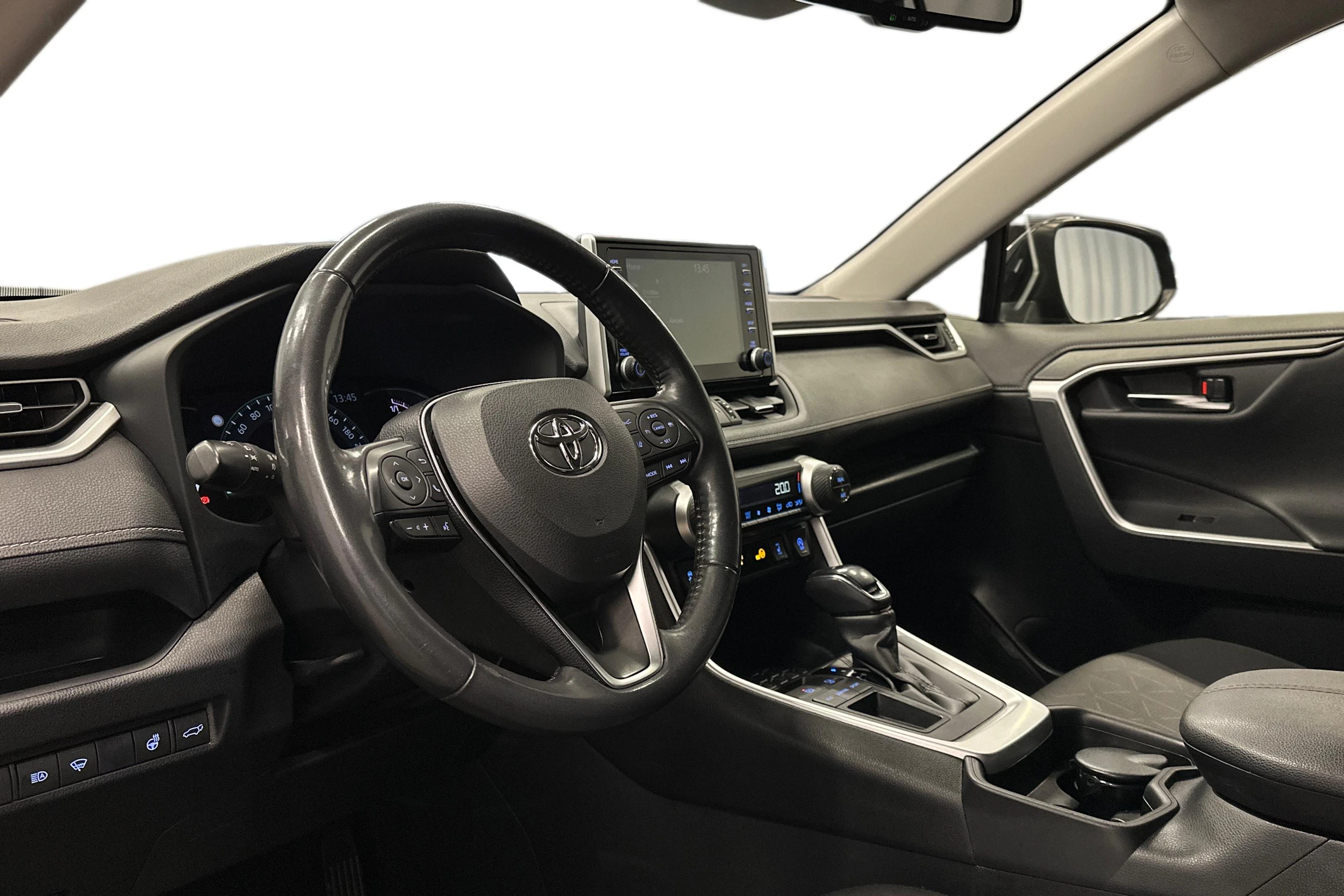 musta Toyota RAV4 2021 kuva 6.